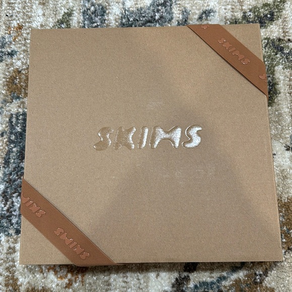 SKIMS Other - SKIMS LARGE GIFT BOX WITH RIBBON NEW